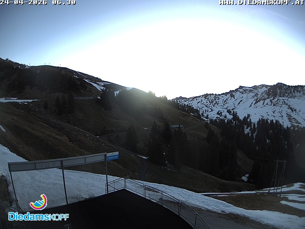 Archived image Webcam Mountain Diedamskopf - View Wedelstube