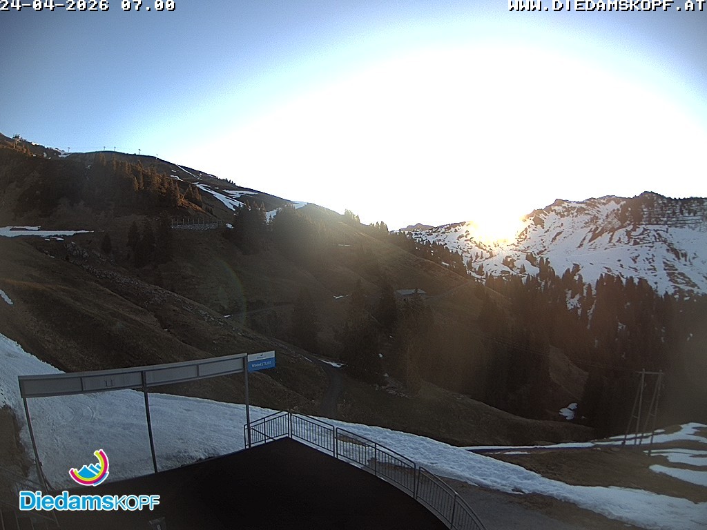 Archived image Webcam Mountain Diedamskopf - View Wedelstube