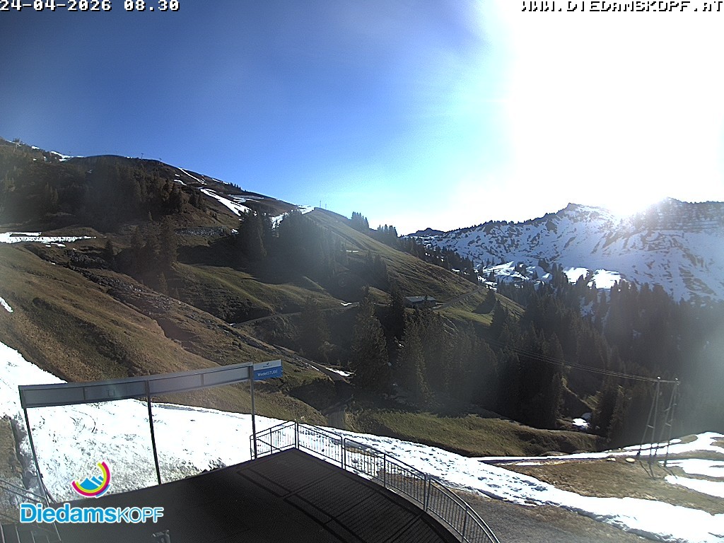 Archived image Webcam Mountain Diedamskopf - View Wedelstube