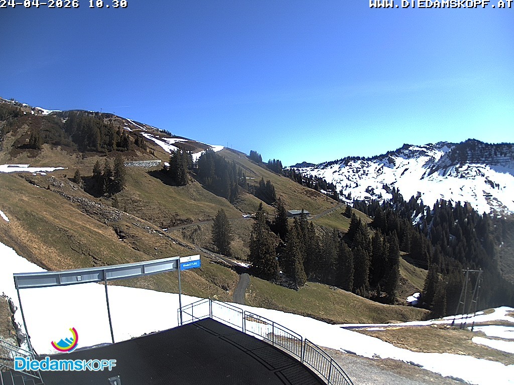 Archived image Webcam Mountain Diedamskopf - View Wedelstube