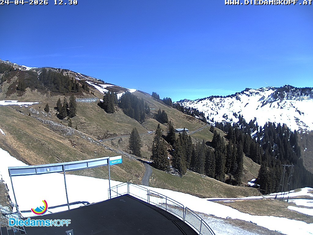 Archived image Webcam Mountain Diedamskopf - View Wedelstube