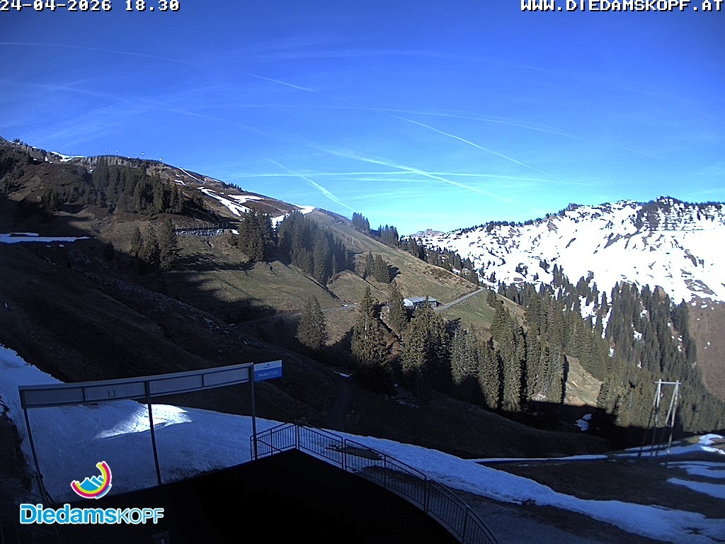 Archiv Foto Webcam Diedamskopf: Ausblick Wedelstube