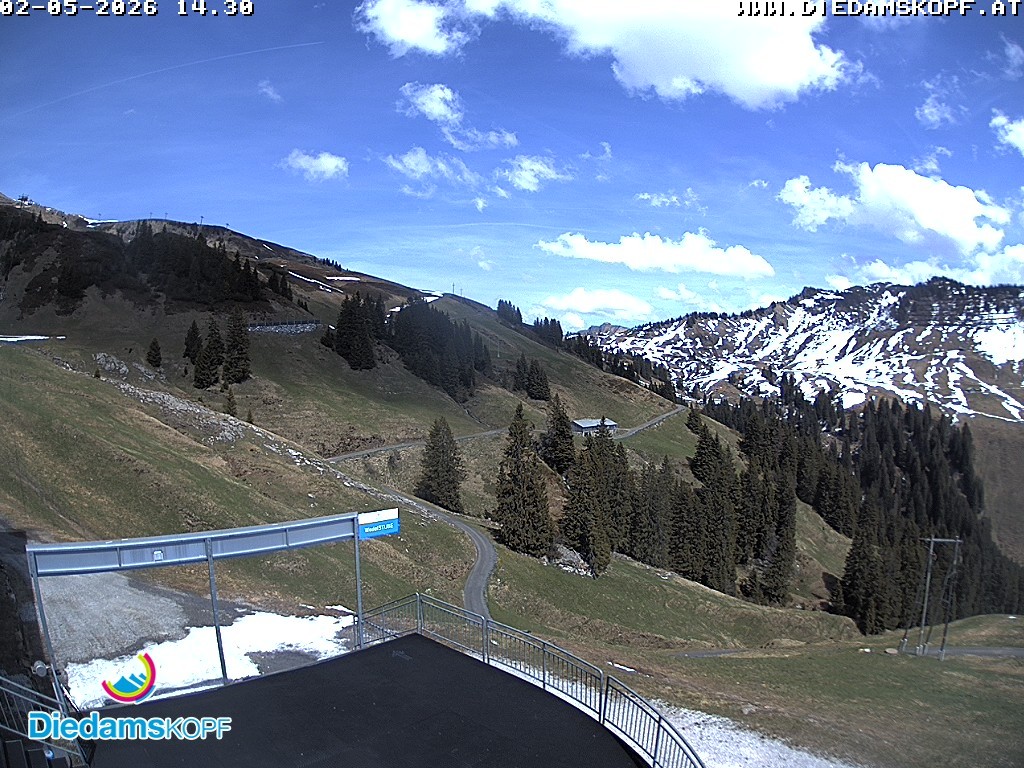 Archived image Webcam Mountain Diedamskopf - View Wedelstube