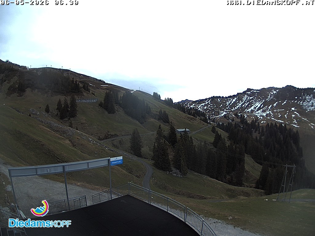 Archived image Webcam Mountain Diedamskopf - View Wedelstube