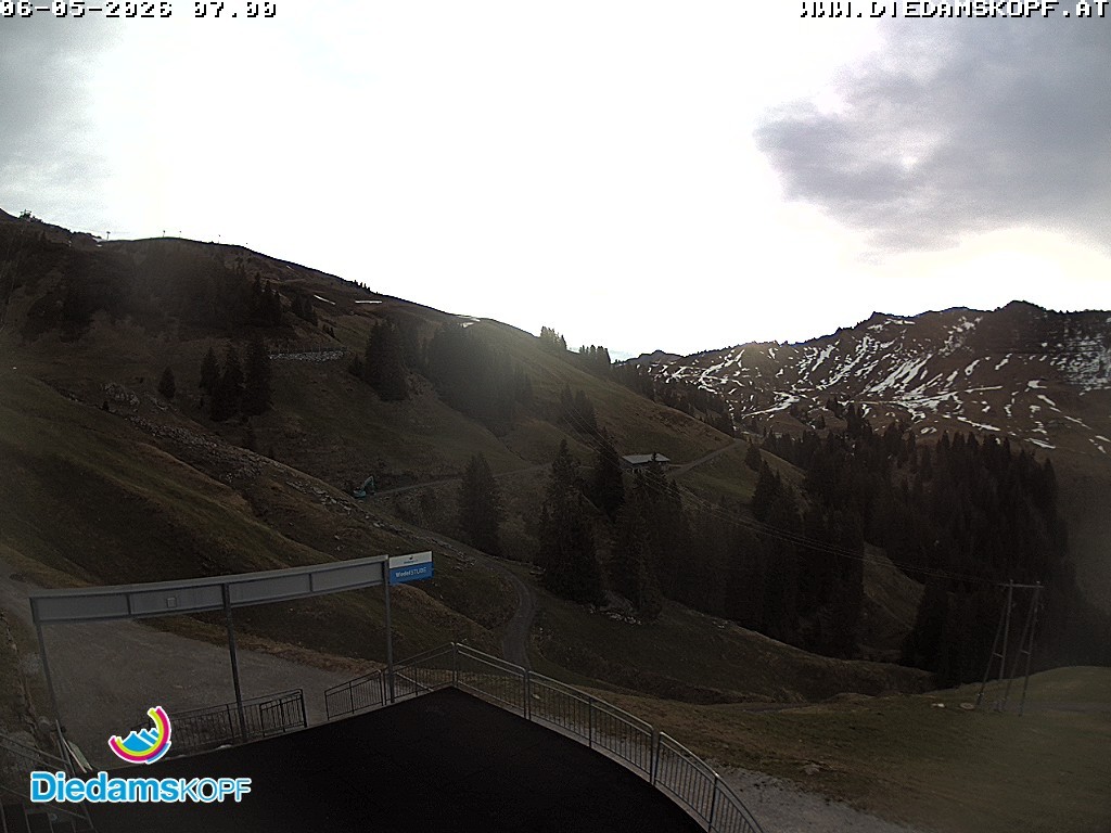 Archived image Webcam Mountain Diedamskopf - View Wedelstube