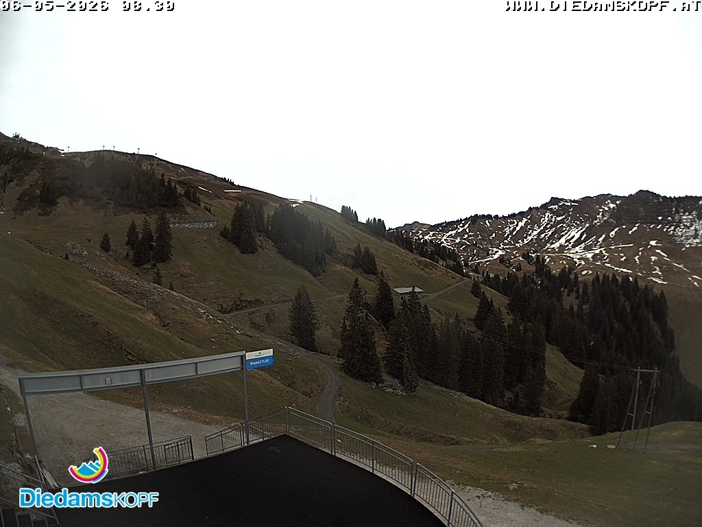 Archived image Webcam Mountain Diedamskopf - View Wedelstube