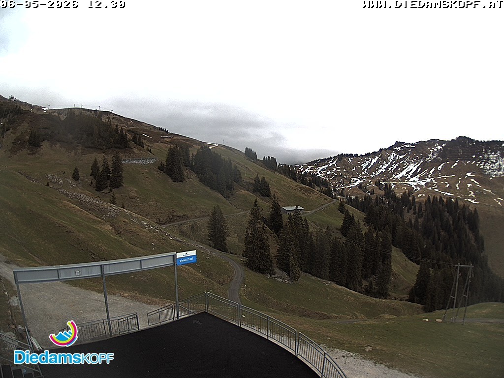 Archived image Webcam Mountain Diedamskopf - View Wedelstube
