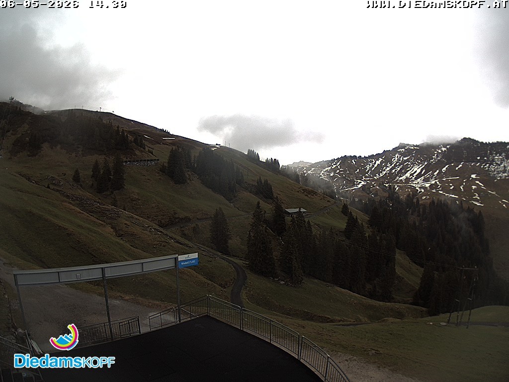 Archived image Webcam Mountain Diedamskopf - View Wedelstube