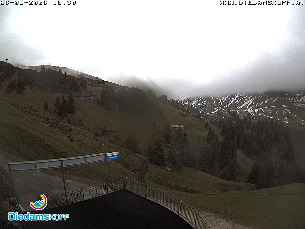 Archived image Webcam Mountain Diedamskopf - View Wedelstube