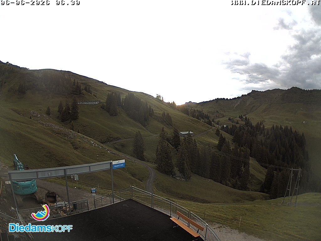 Archived image Webcam Mountain Diedamskopf - View Wedelstube