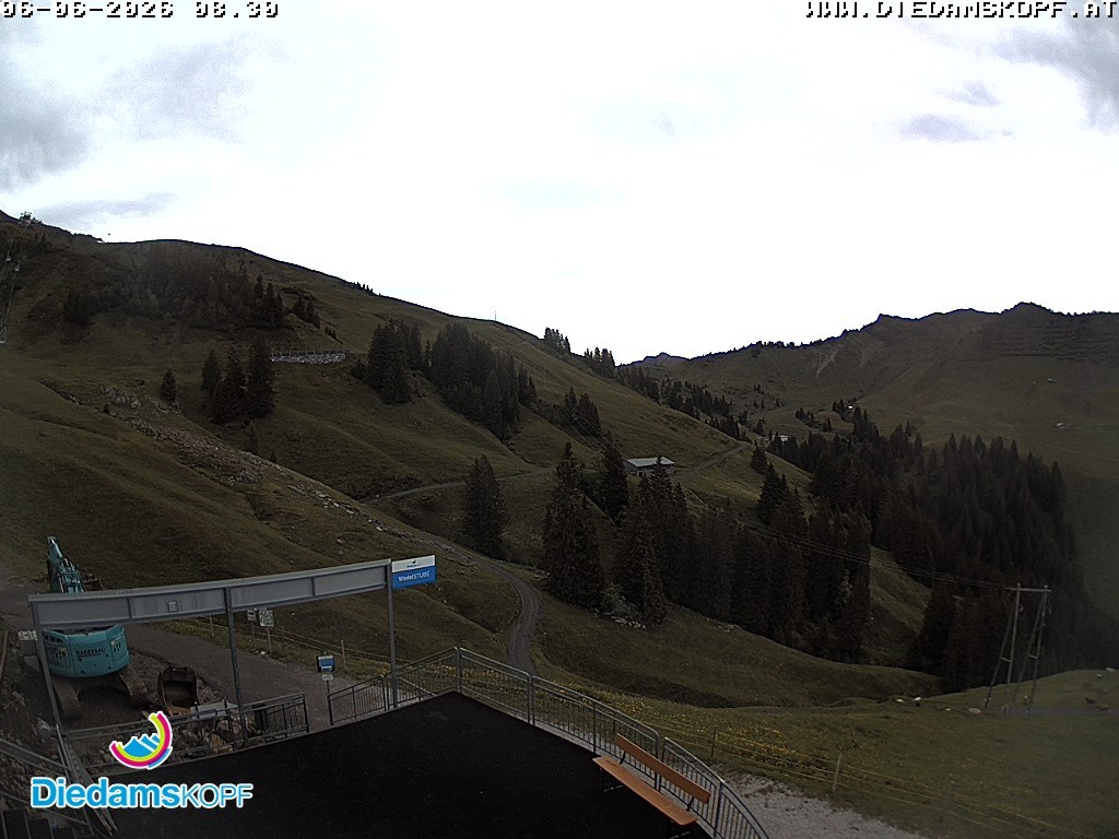 Archived image Webcam Mountain Diedamskopf - View Wedelstube