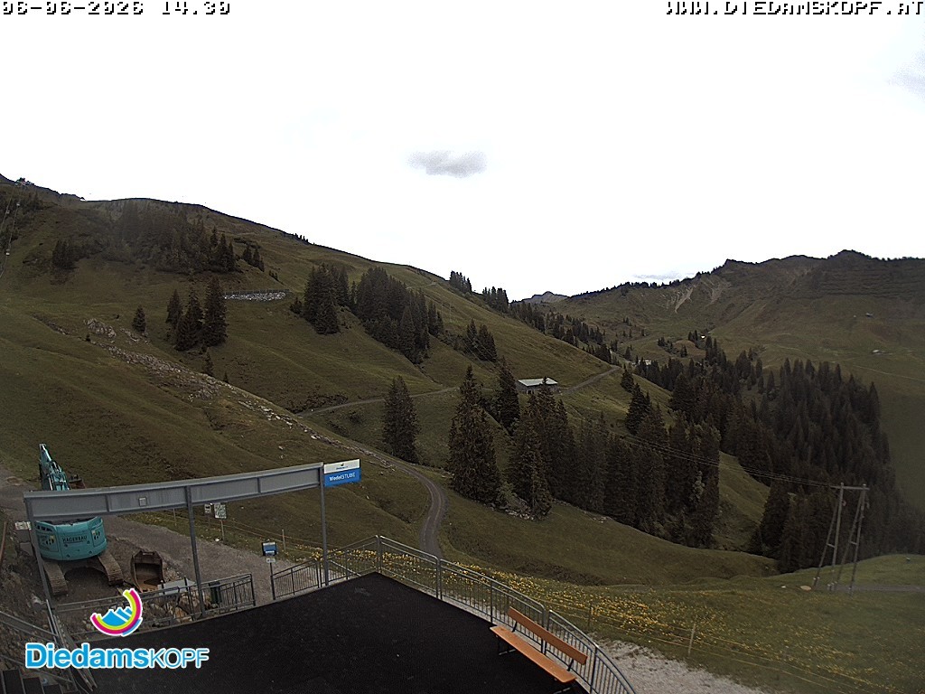 Archived image Webcam Mountain Diedamskopf - View Wedelstube