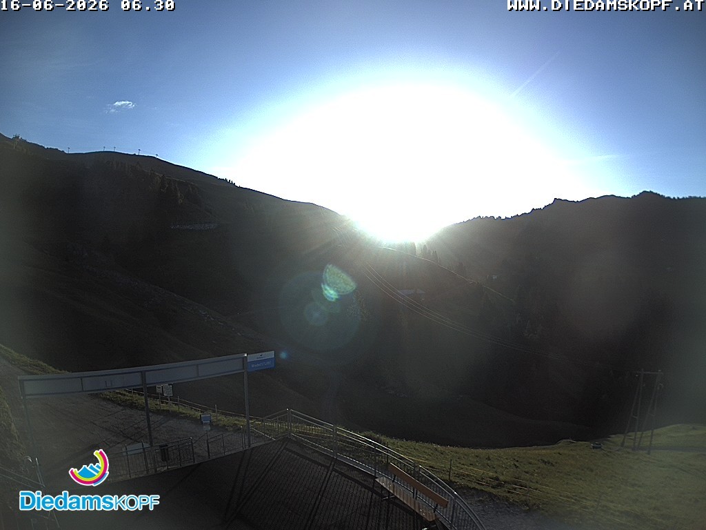 Archived image Webcam Mountain Diedamskopf - View Wedelstube
