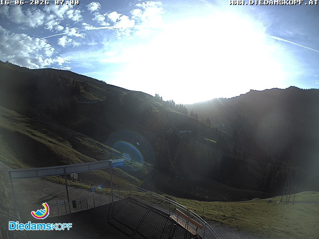 Archived image Webcam Mountain Diedamskopf - View Wedelstube