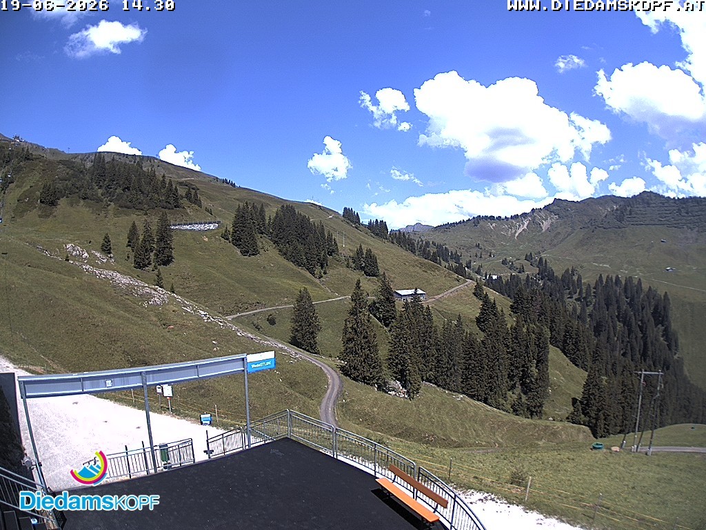 Archiv Foto Webcam Diedamskopf: Ausblick Wedelstube