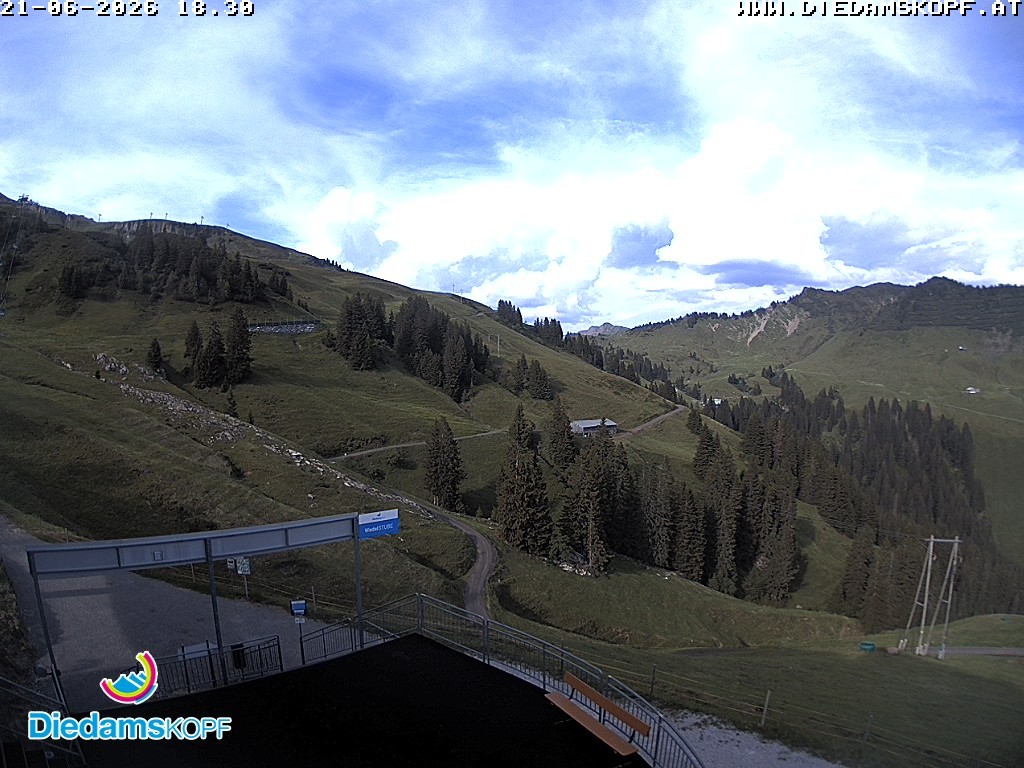 Archiv Foto Webcam Diedamskopf: Ausblick Wedelstube