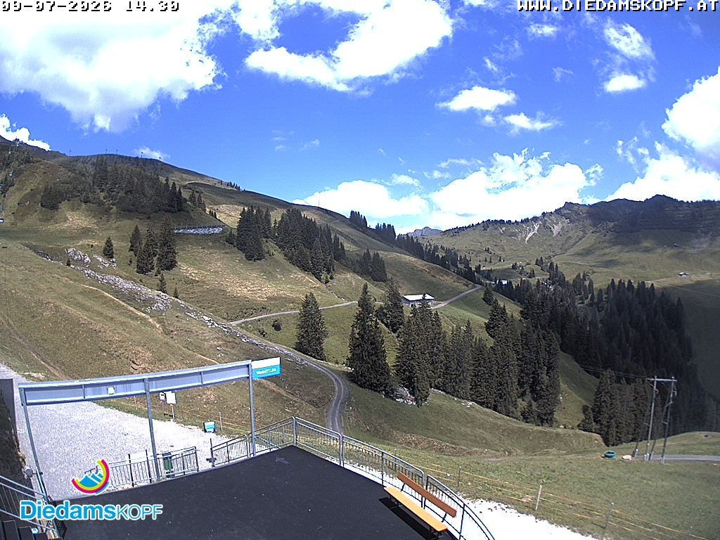 Archiv Foto Webcam Diedamskopf: Ausblick Wedelstube