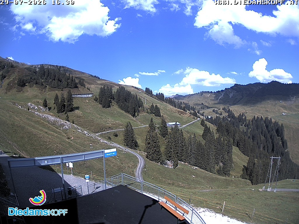 Archiv Foto Webcam Diedamskopf: Ausblick Wedelstube