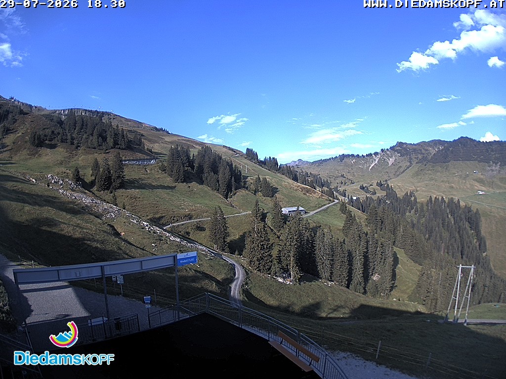 Archiv Foto Webcam Diedamskopf: Ausblick Wedelstube