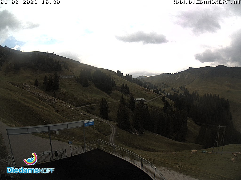 Archived image Webcam Mountain Diedamskopf - View Wedelstube