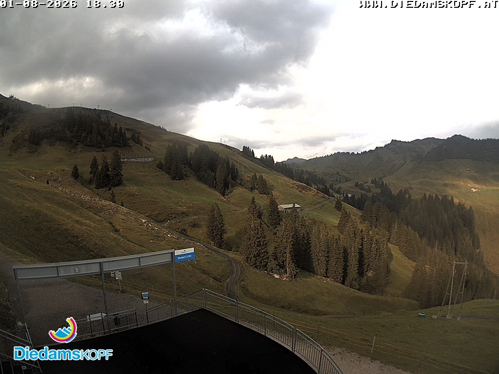 Archived image Webcam Mountain Diedamskopf - View Wedelstube