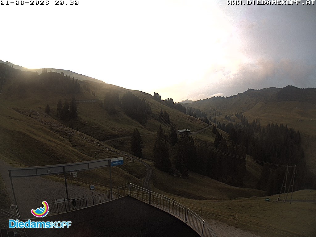 Archived image Webcam Mountain Diedamskopf - View Wedelstube