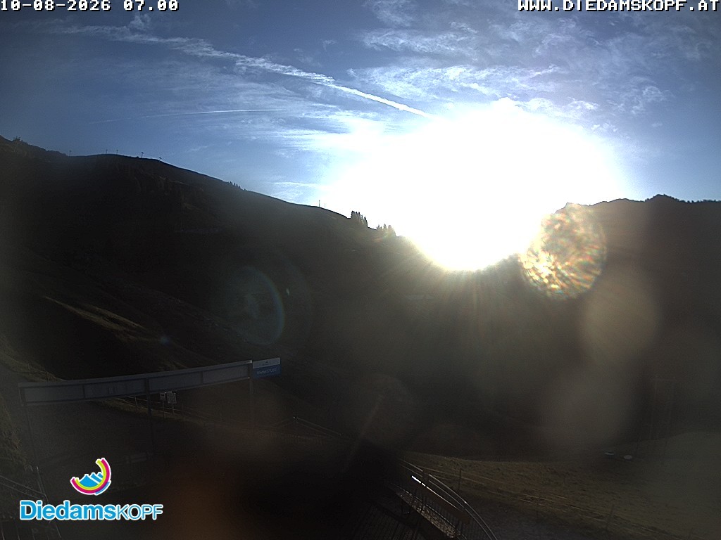 Archived image Webcam Mountain Diedamskopf - View Wedelstube