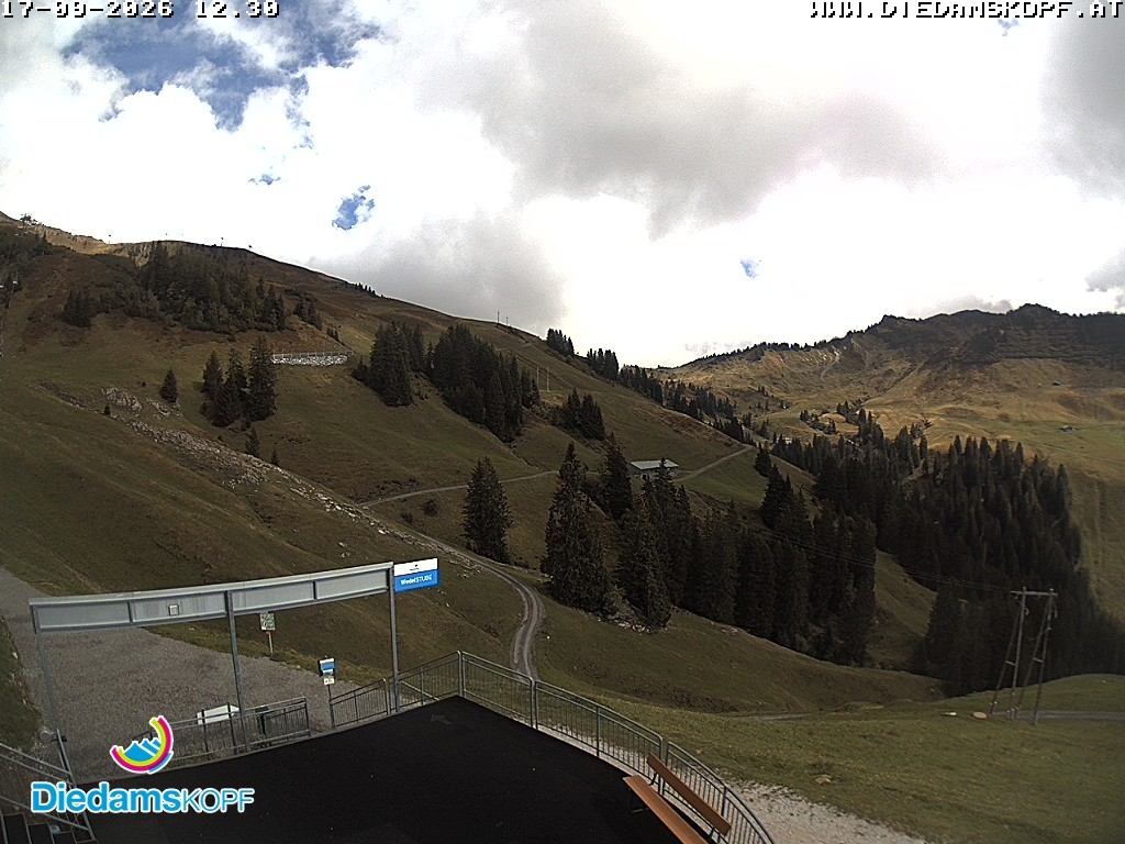 Archiv Foto Webcam Diedamskopf: Ausblick Wedelstube