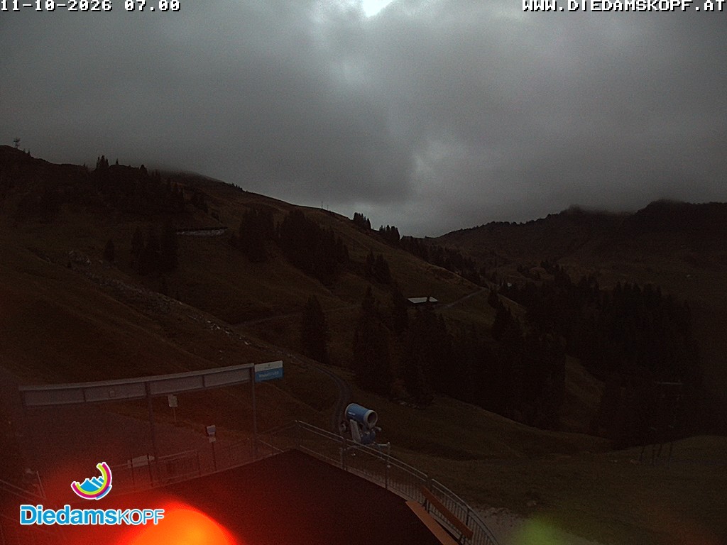 Archived image Webcam Mountain Diedamskopf - View Wedelstube