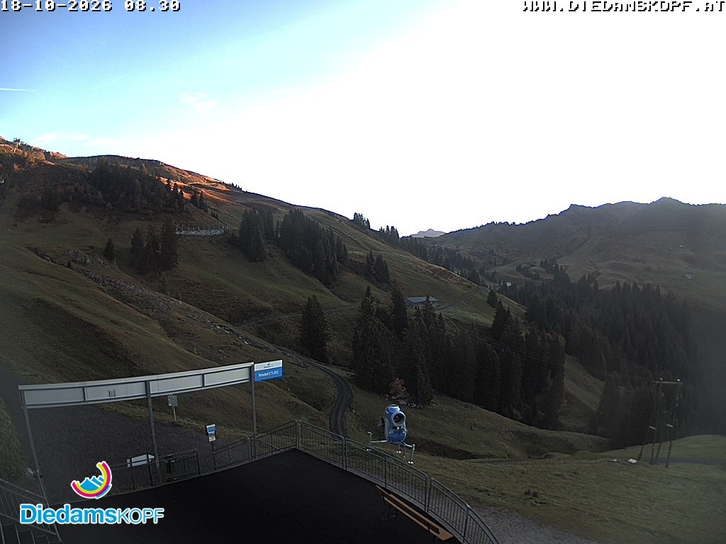 Archived image Webcam Mountain Diedamskopf - View Wedelstube