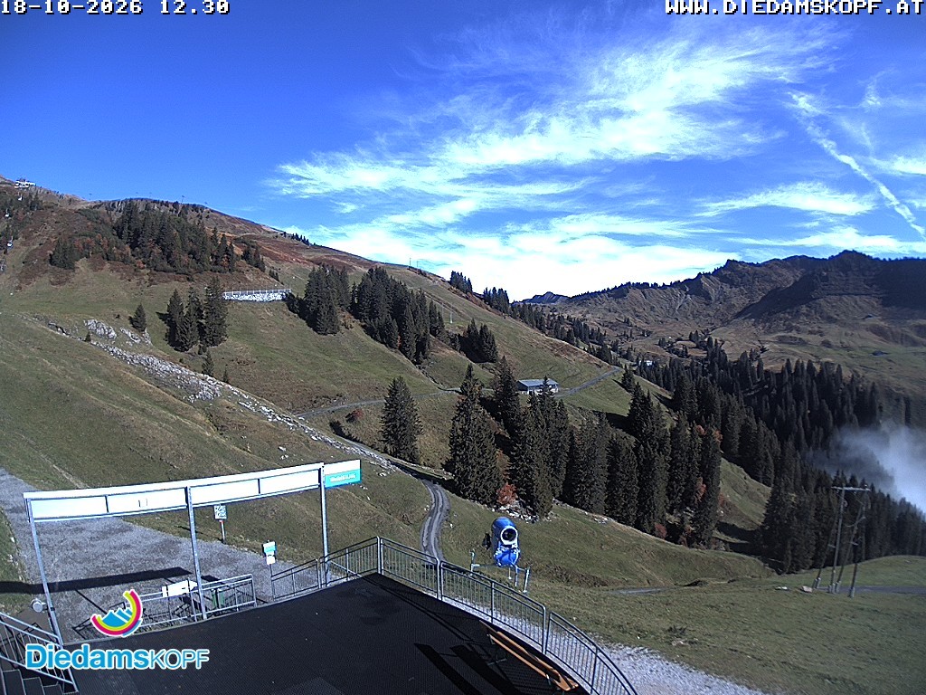 Archived image Webcam Mountain Diedamskopf - View Wedelstube