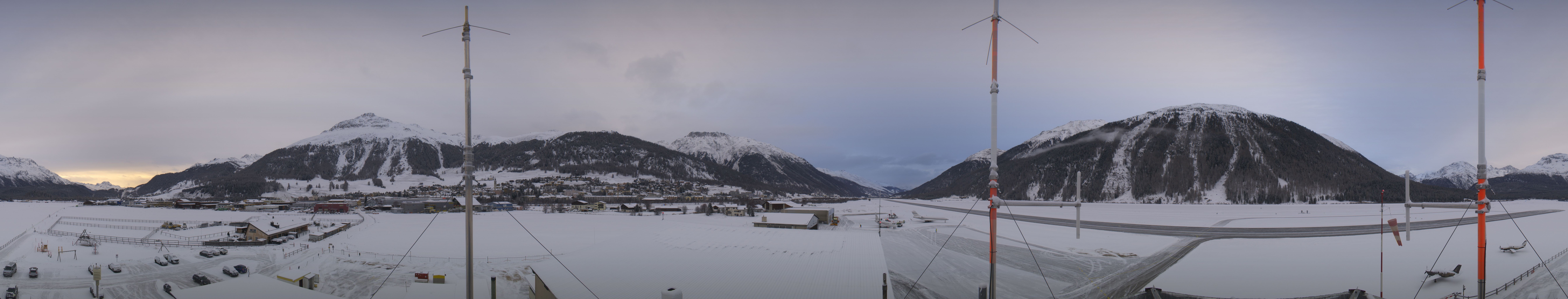 Archived image Webcam Samedan I Airport orientation west