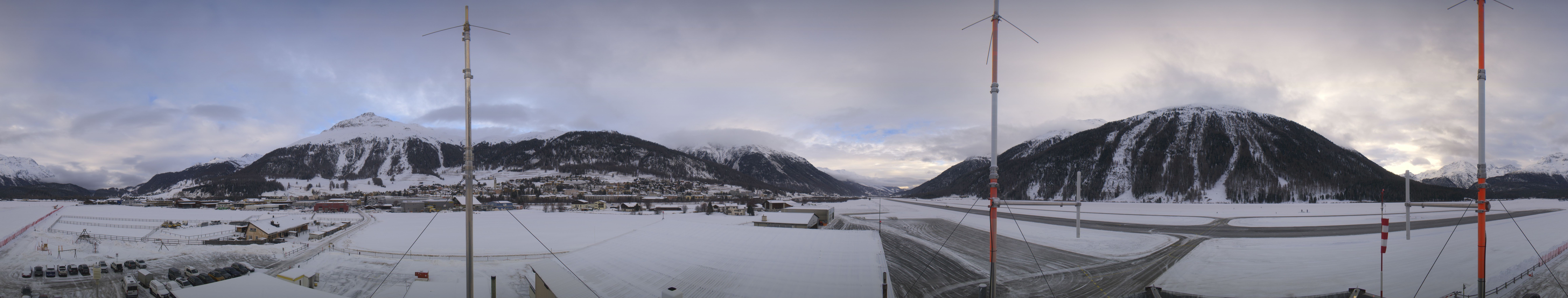 Archived image Webcam Samedan I Airport orientation west