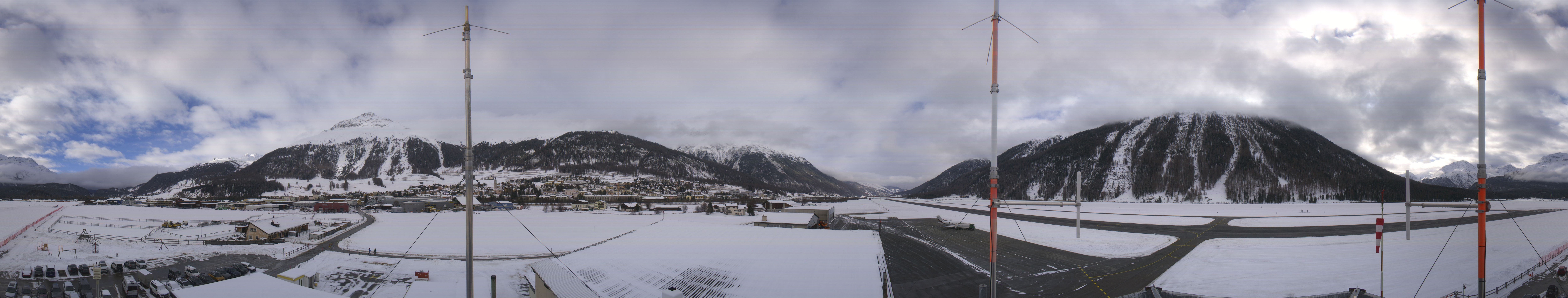 Archived image Webcam Samedan I Airport orientation west