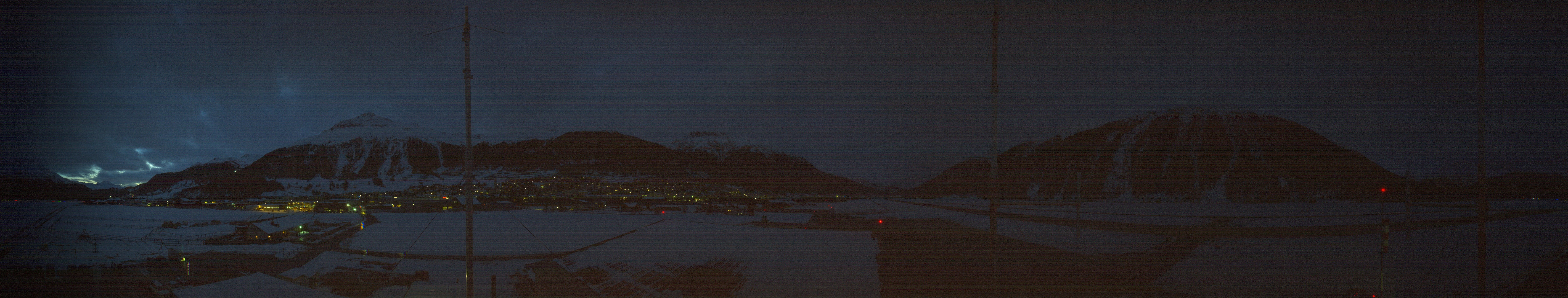 Archived image Webcam Samedan I Airport orientation west