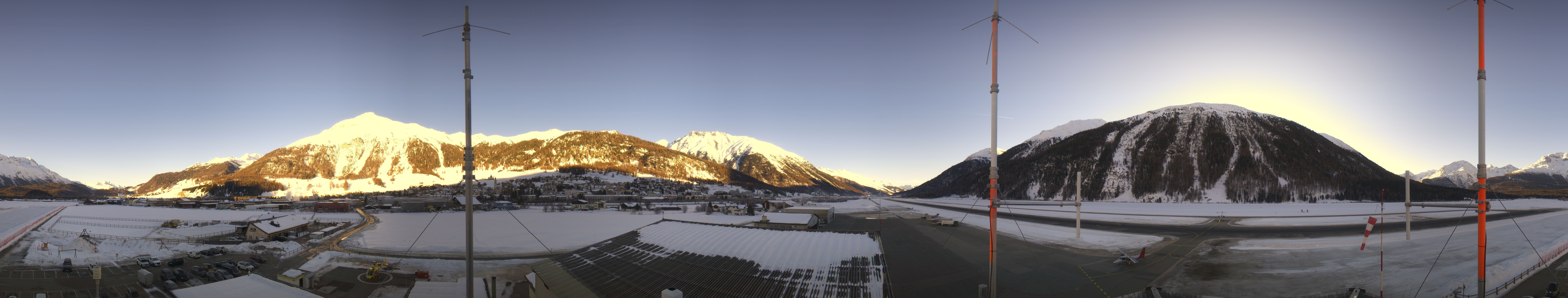 Archived image Webcam Samedan I Airport orientation west