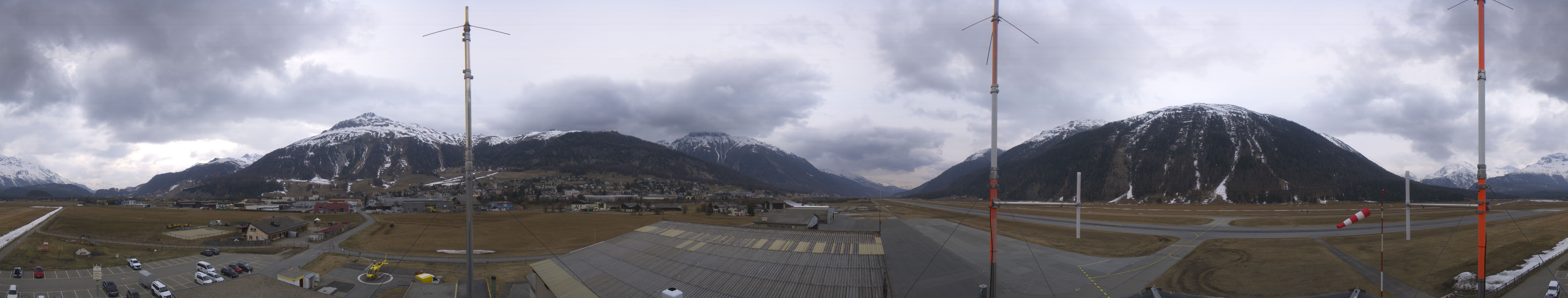 Archived image Webcam Samedan I Airport orientation west
