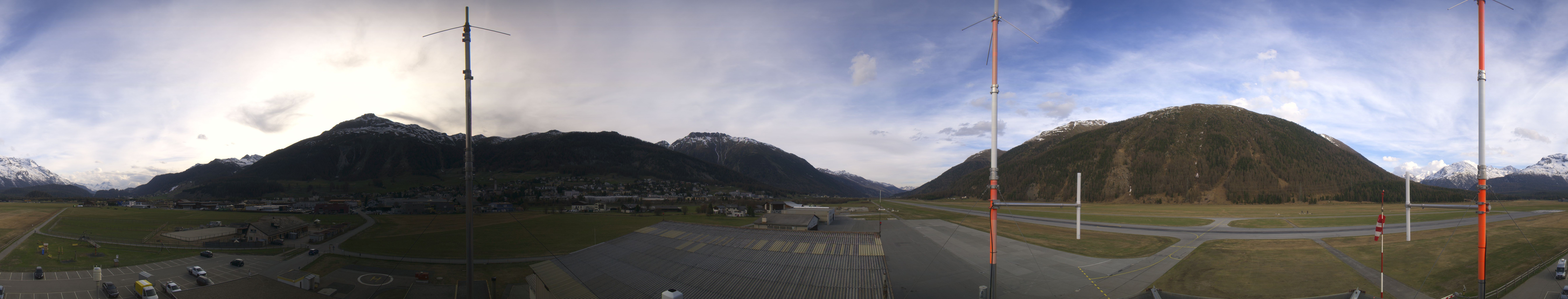 Archived image Webcam Samedan I Airport orientation west