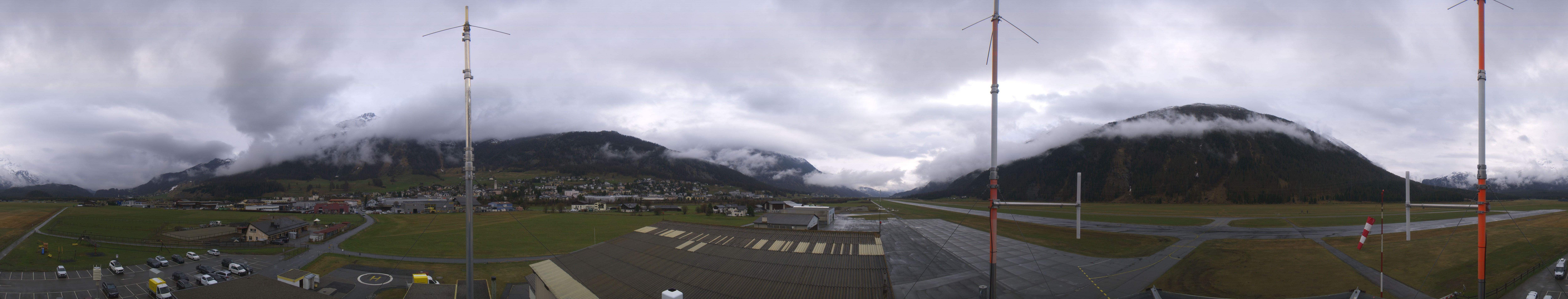 Archived image Webcam Samedan I Airport orientation west