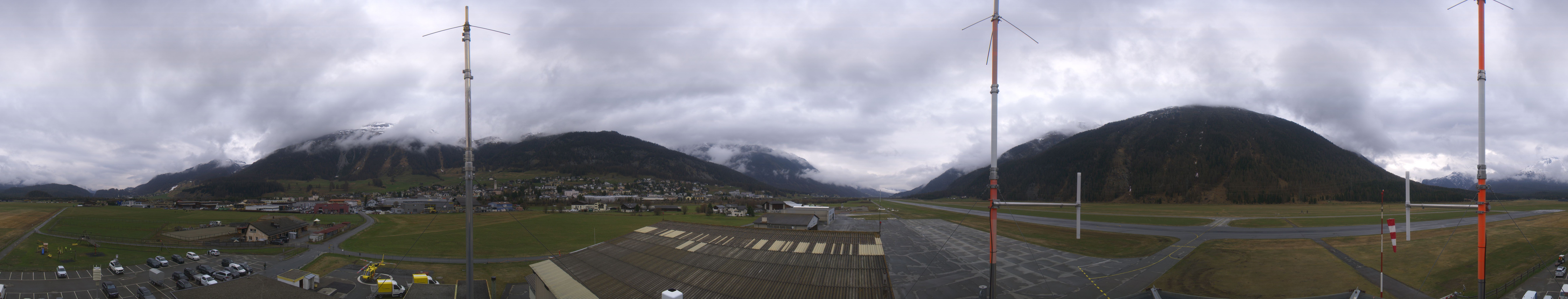 Archived image Webcam Samedan I Airport orientation west