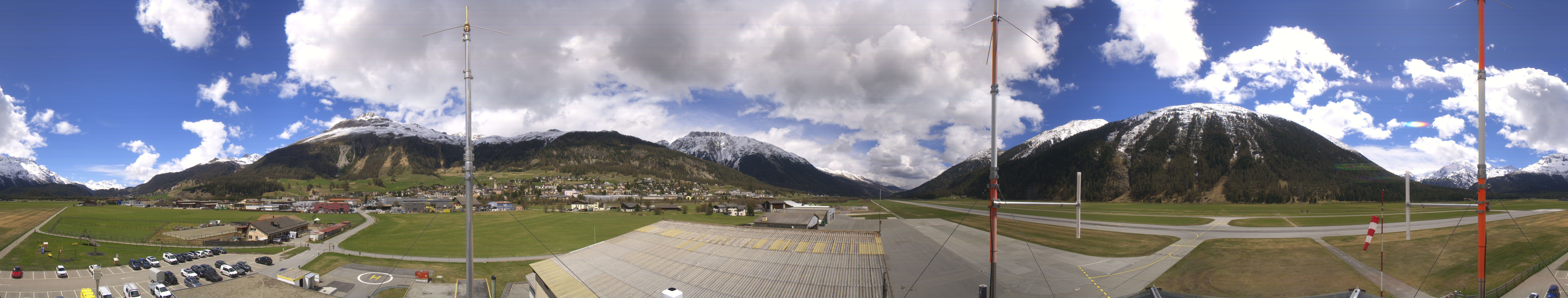 Archived image Webcam Samedan I Airport orientation west