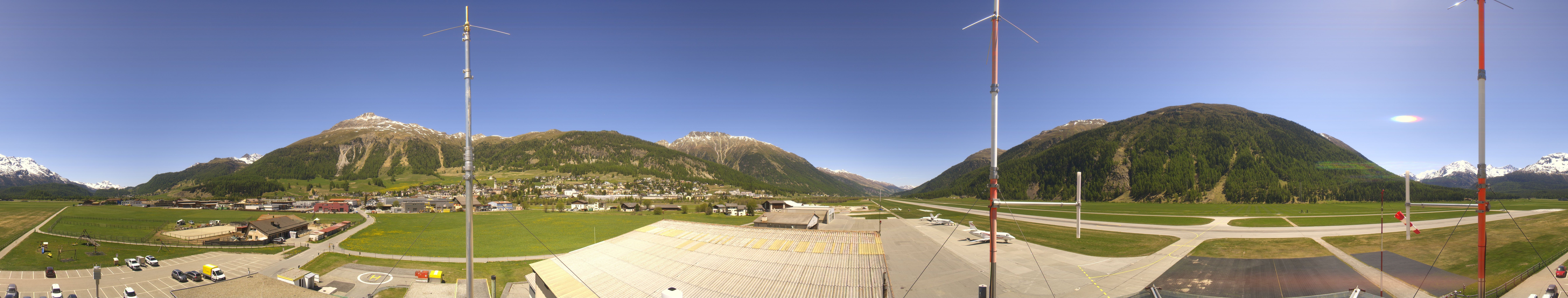 Archived image Webcam Samedan I Airport orientation west