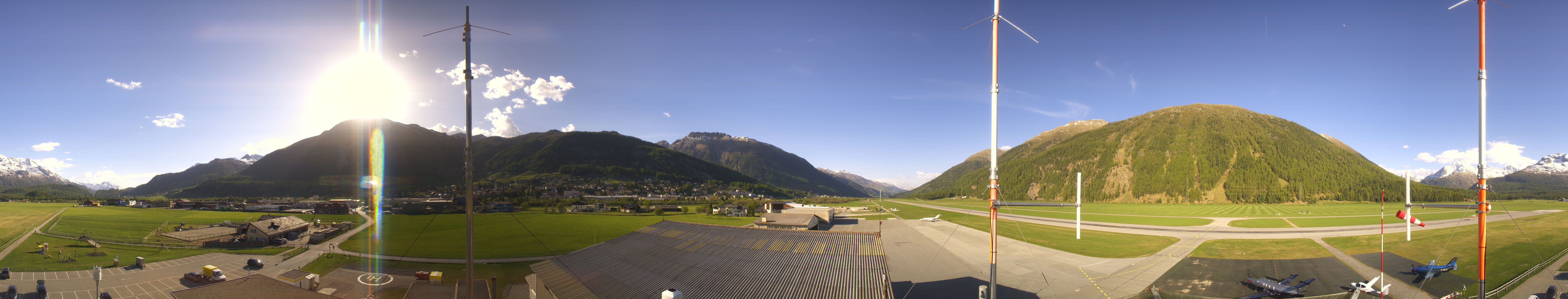 Archived image Webcam Samedan I Airport orientation west