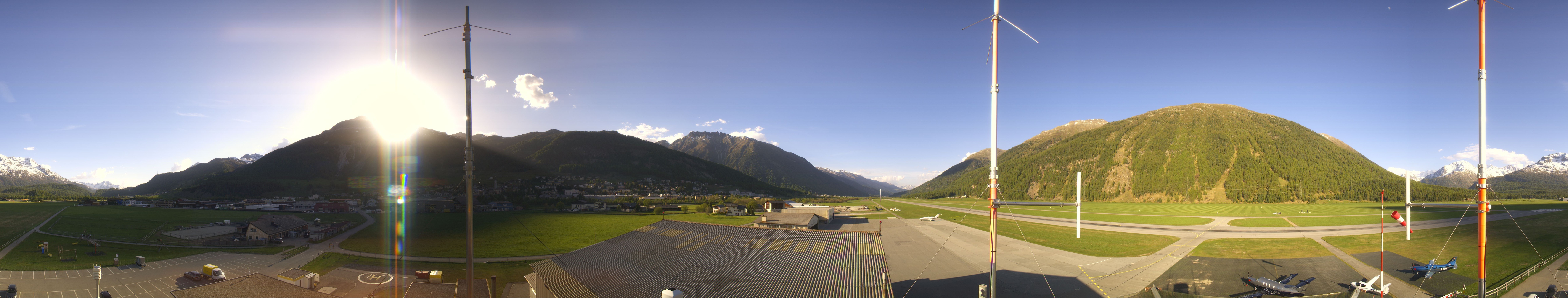 Archived image Webcam Samedan I Airport orientation west