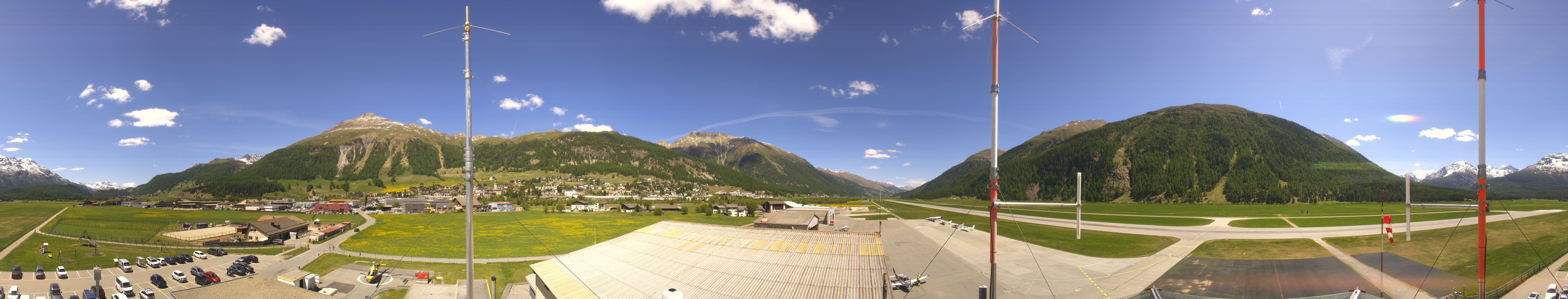 Archived image Webcam Samedan I Airport orientation west