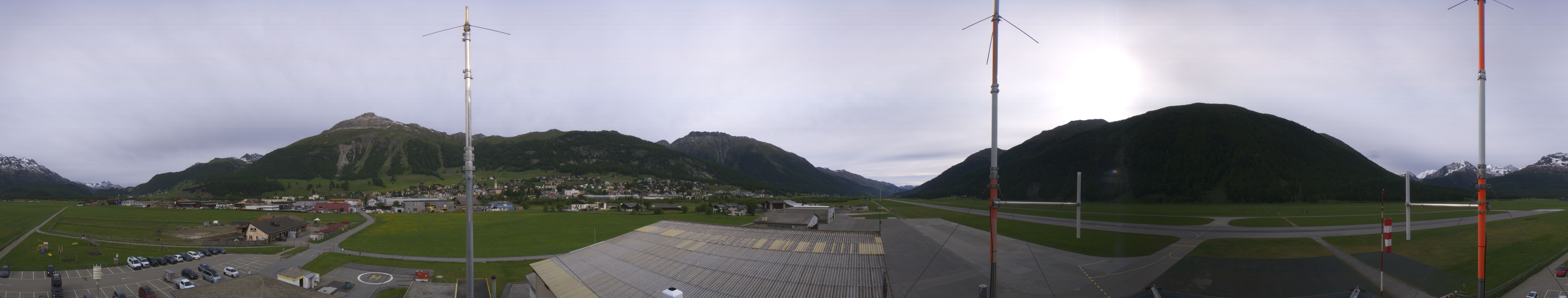 Archived image Webcam Samedan I Airport orientation west