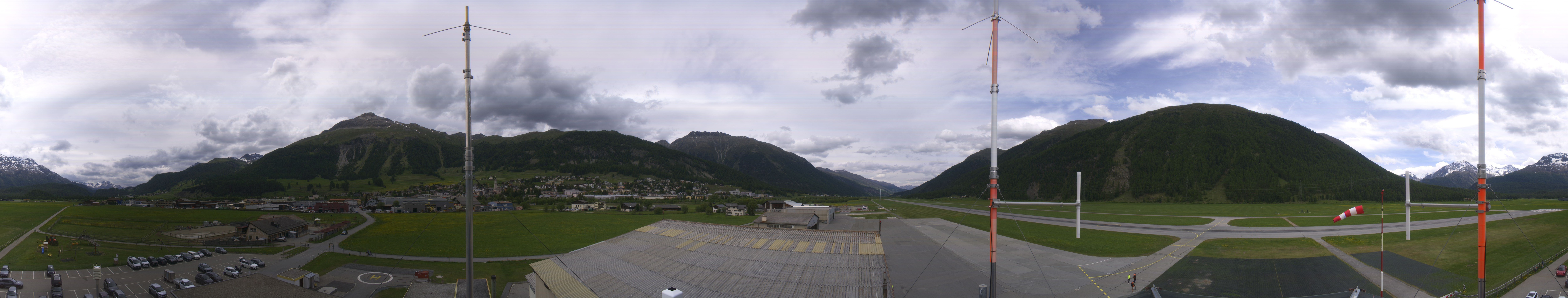 Archived image Webcam Samedan I Airport orientation west