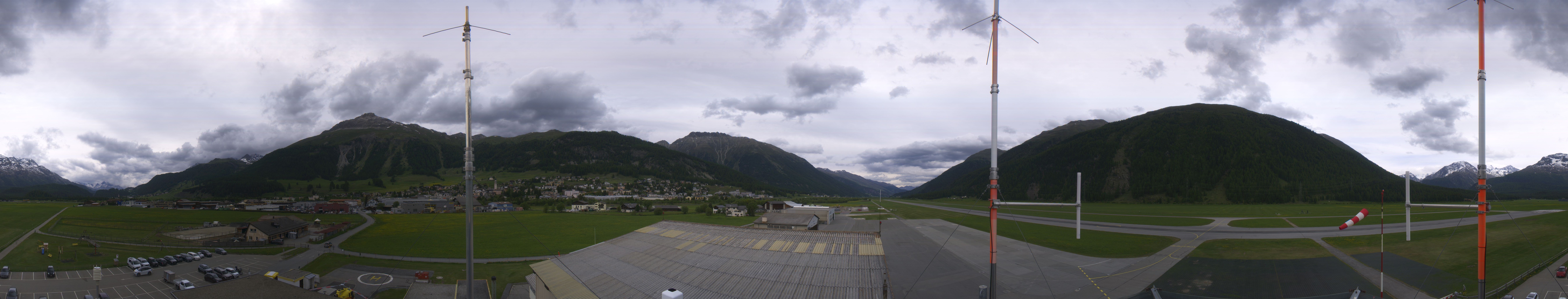 Archived image Webcam Samedan I Airport orientation west