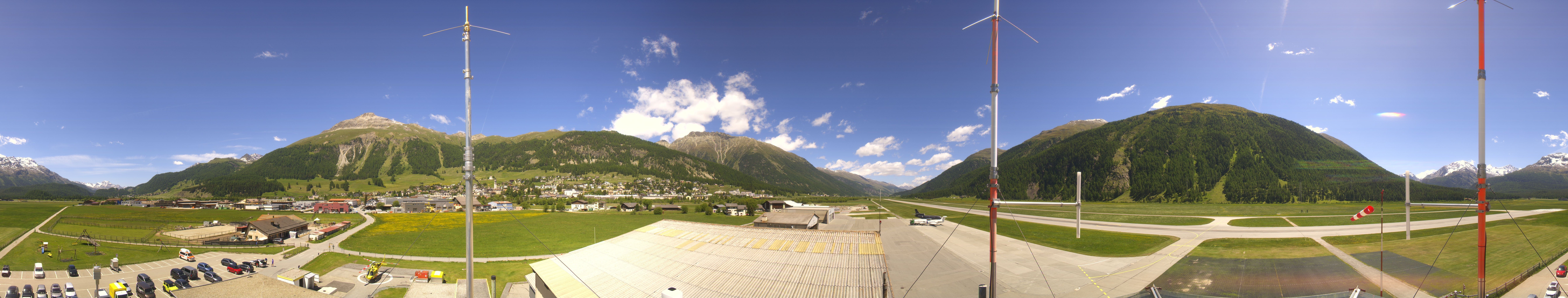 Archived image Webcam Samedan I Airport orientation west