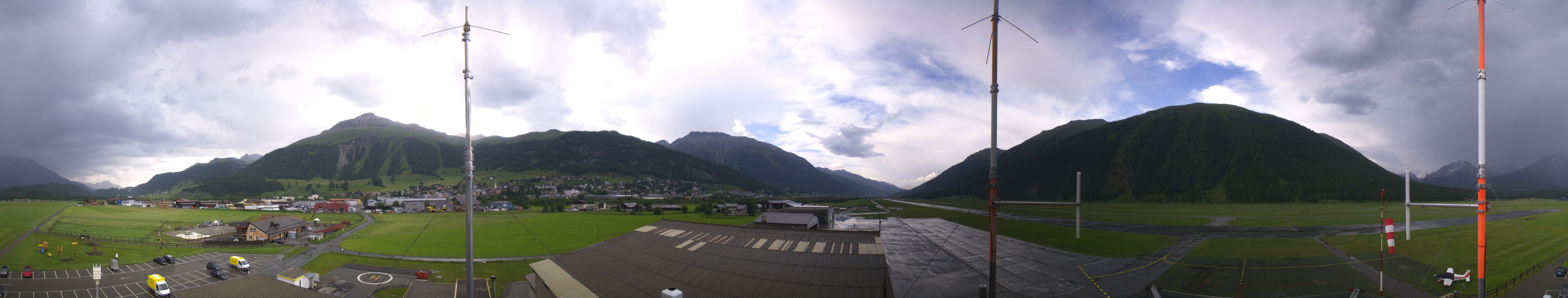 Archived image Webcam Samedan I Airport orientation west